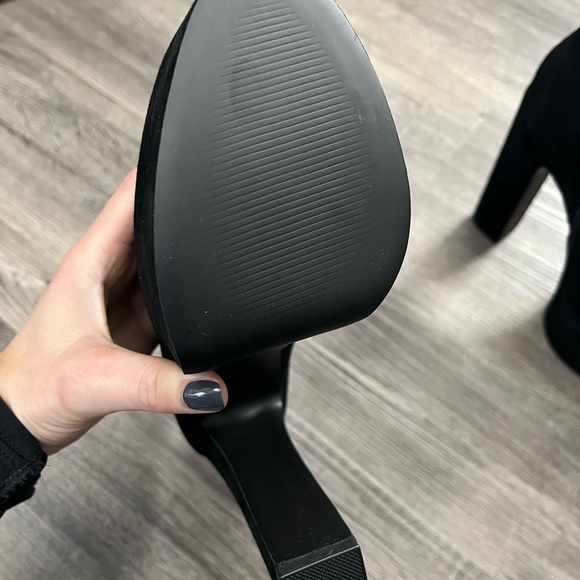 BRAND NEW-NEVER WORN Steve Madden black suede booties size 8 - Picture 6 of 7